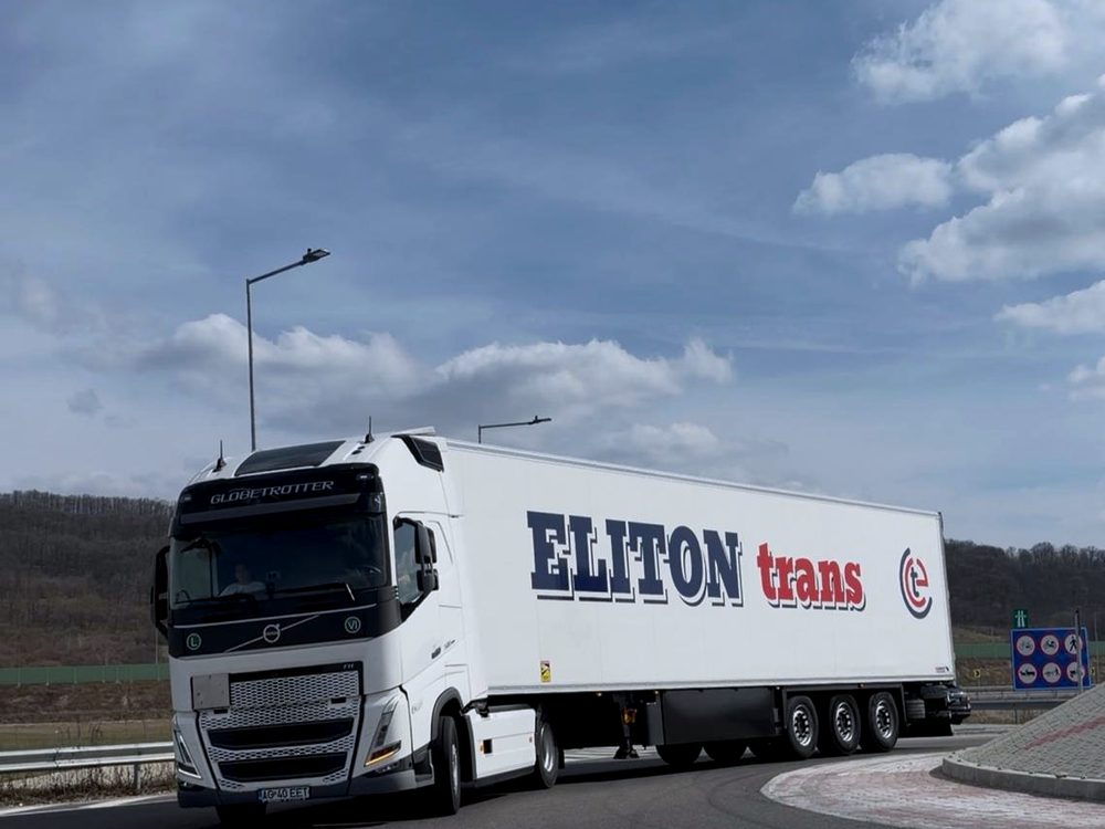Volvo FH pe șosea — Eliton Trans