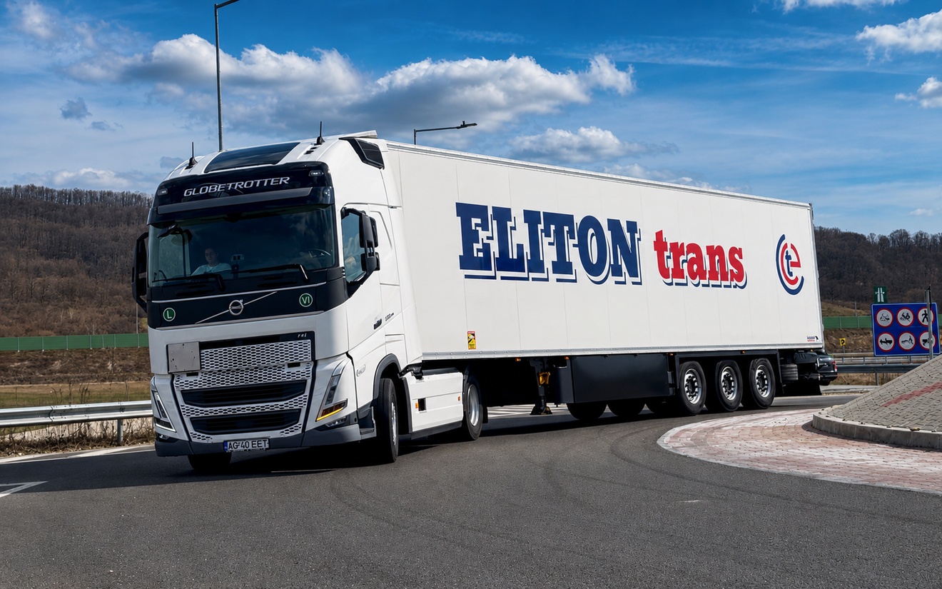 Camion Eliton pe drum